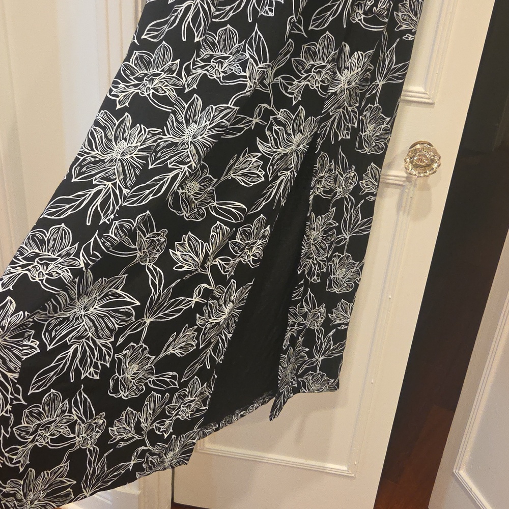 Beautiful, Sustainable, Maxi Wrap Dress In A Black/White Floral Pattern. Size S - Picture 5 of 13
